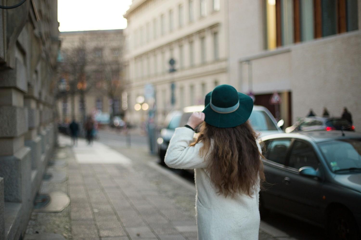 Living a Minimalist Lifestyle: Tips for Simplifying Your Life