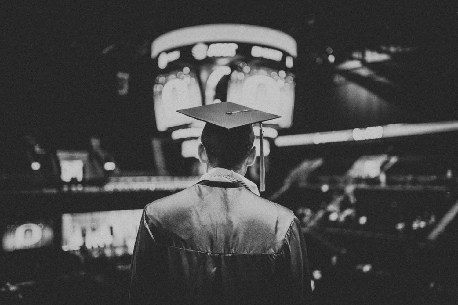 Understanding Online Education: Benefits and Challenges