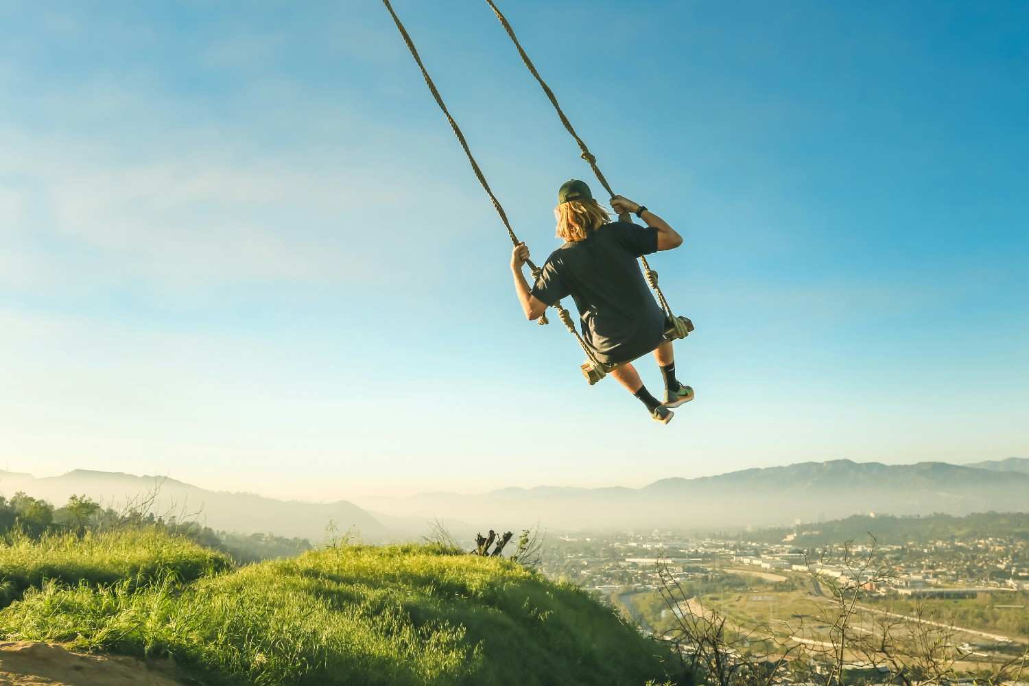 Living a Minimalist Lifestyle: Tips for Simplifying Your Life