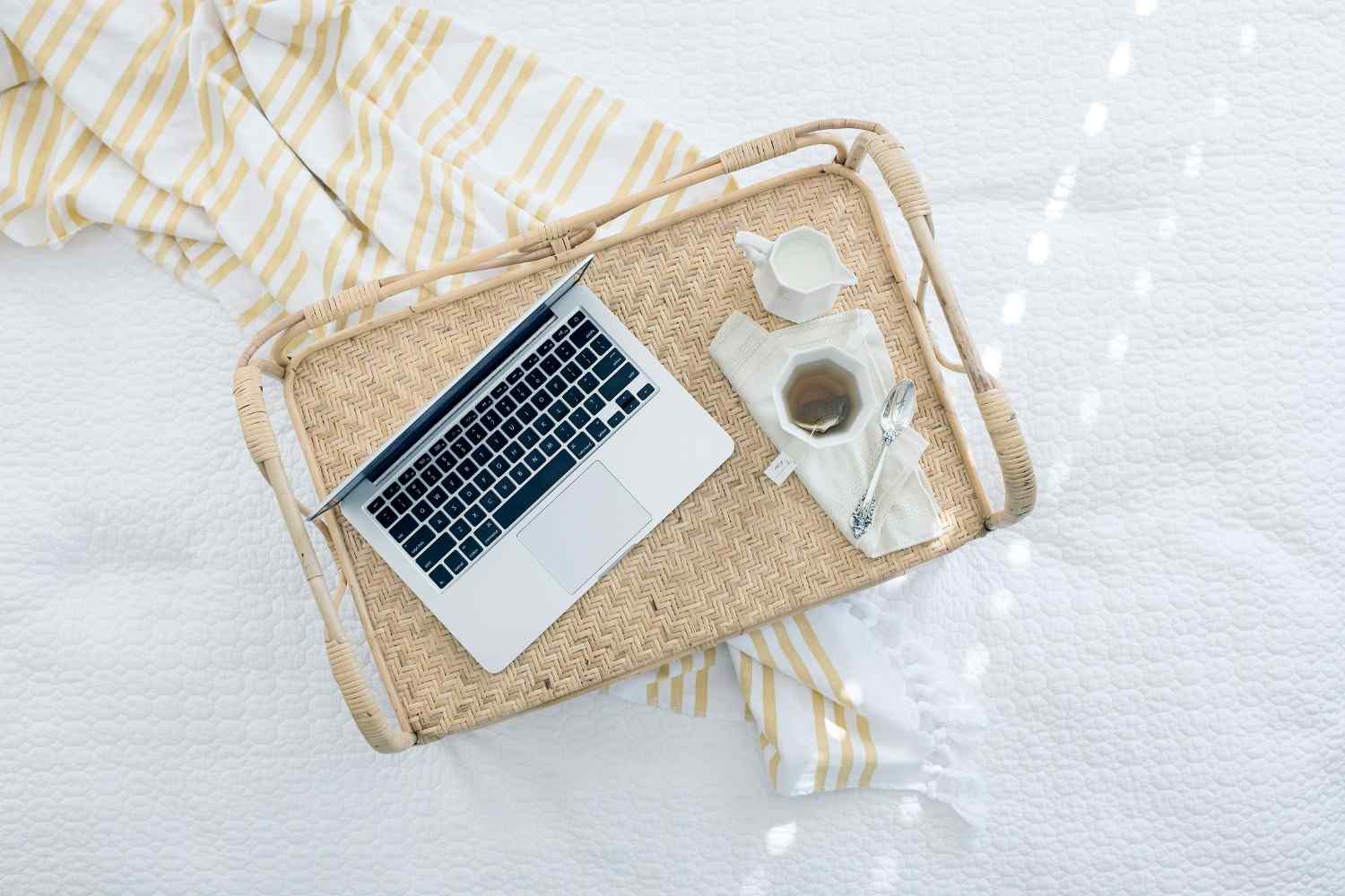 Living a Minimalist Lifestyle: Tips for Simplifying Your Life