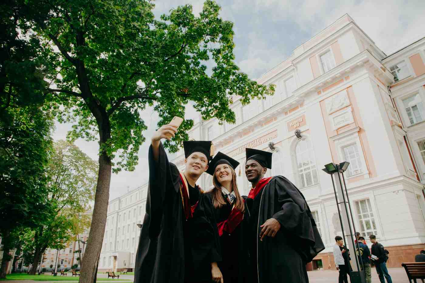 Understanding Online Education: Benefits and Challenges