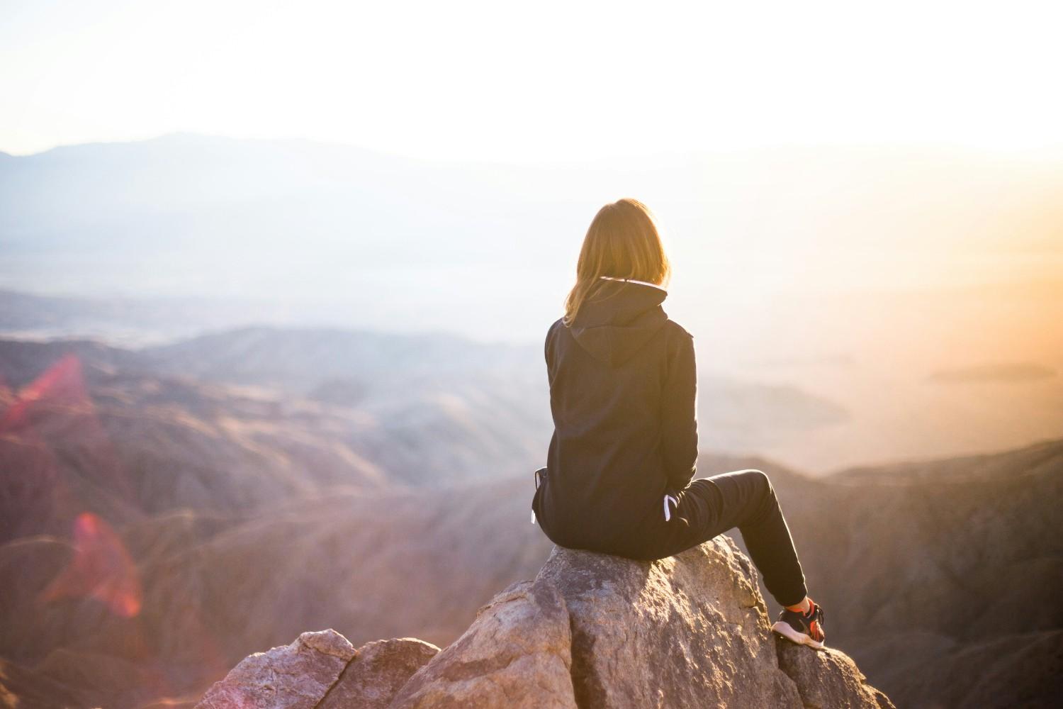 Living a Minimalist Lifestyle: Tips for Simplifying Your Life