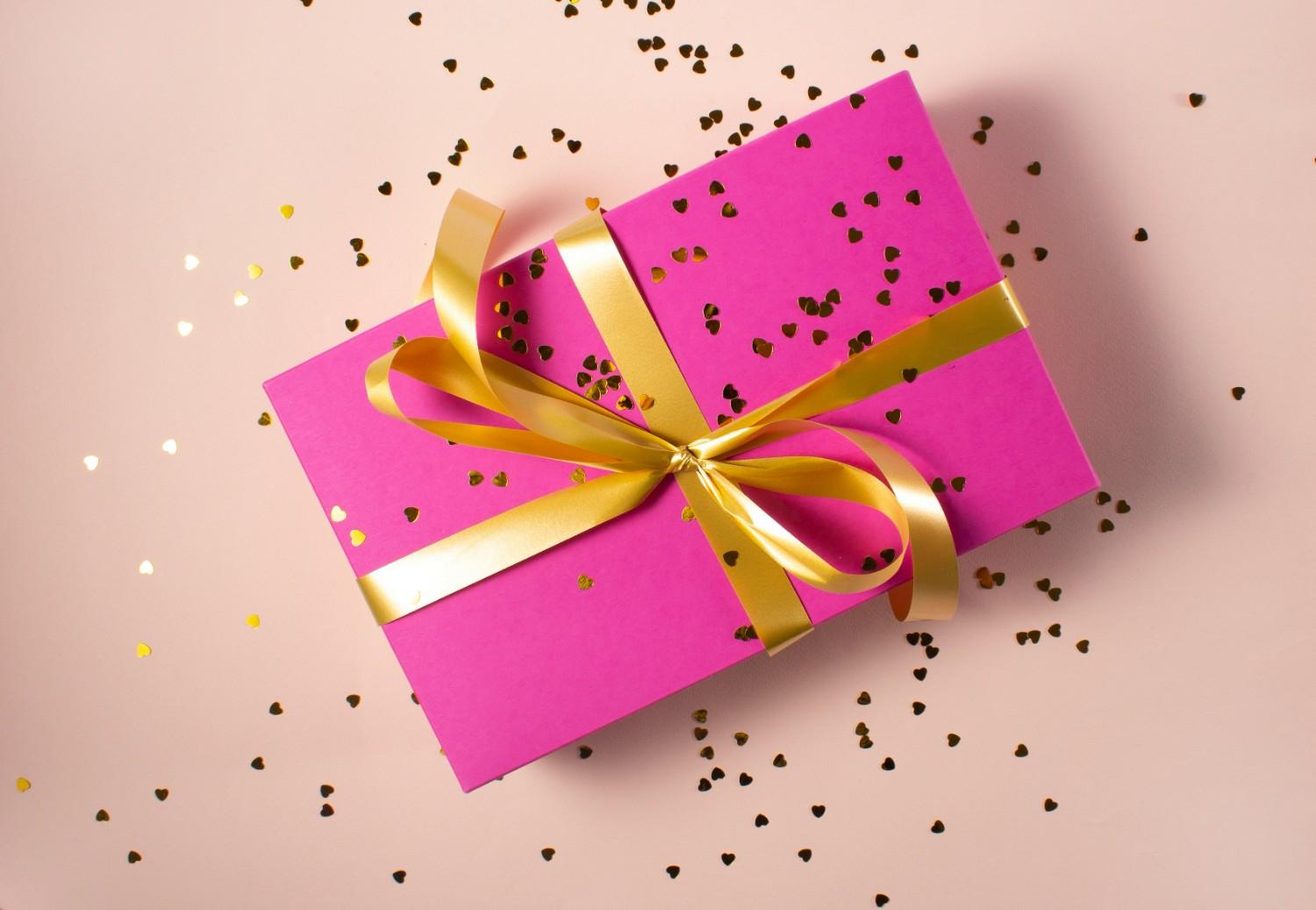 Delicious Summer Cakes & Gifts