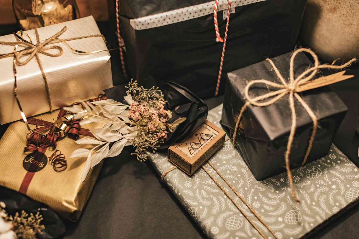 Popular Cakes & Gifts Everyone Loves