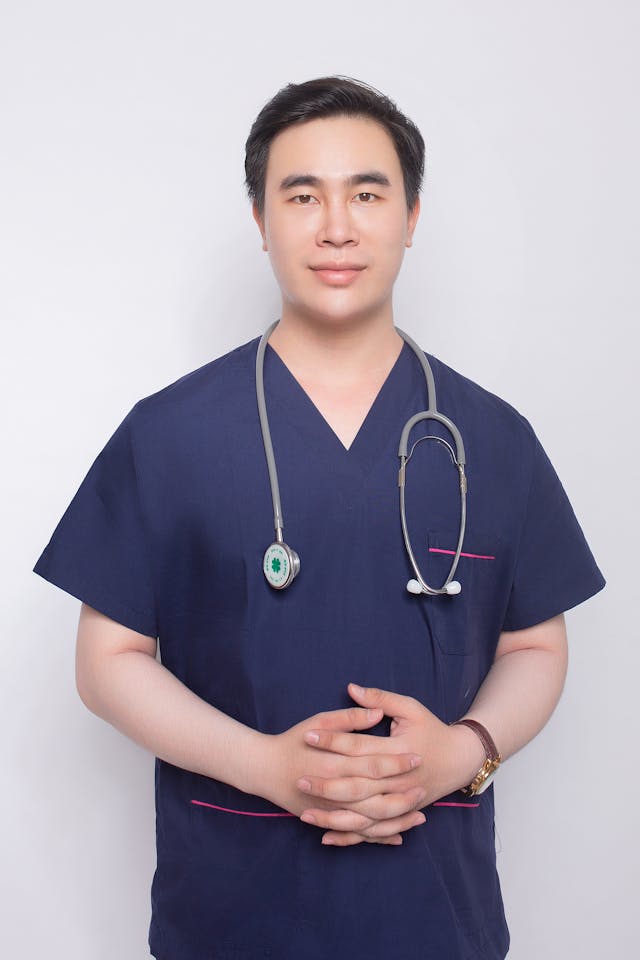 Dr. Farah Khan