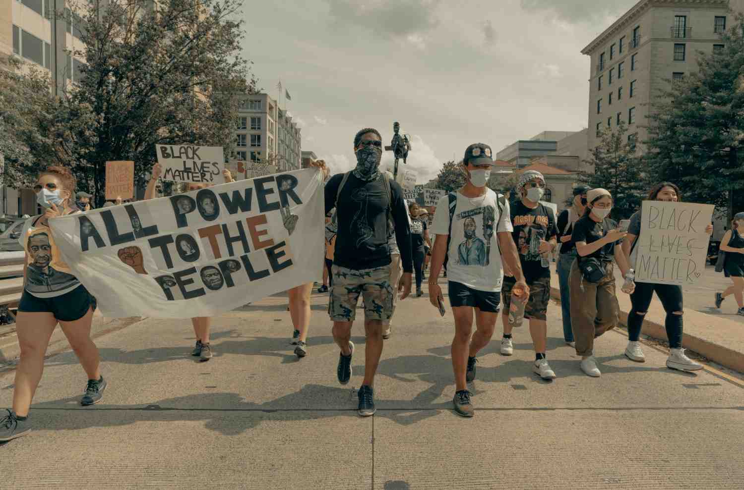 Political Strategies in the Digital Age